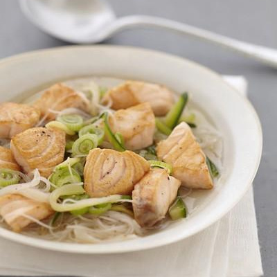 Nage de Saumon écossais Label Rouge au thé noir et vermicelles de riz