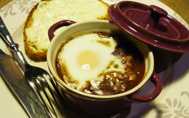 Œufs en meurette en cocotte