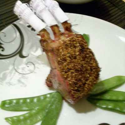 Carré d'agneau rôti aux graines de sésame