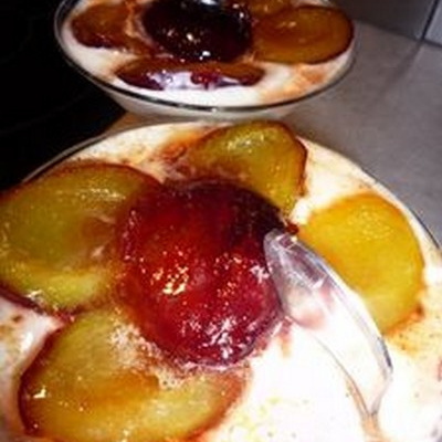 Yaourt de brebis aux prunes fondantes