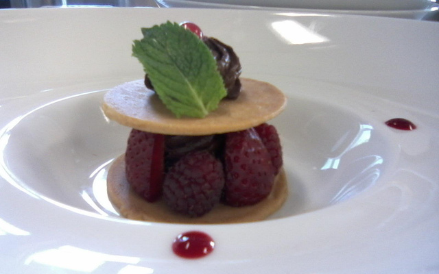 Pâte sucrée, moussse chocolat, fruit rouge