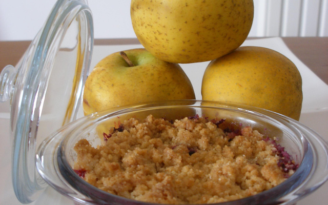 Crumble rustique pomme-cassis