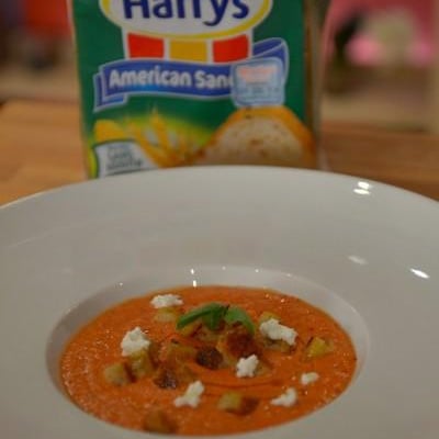 Gaspacho de tomates, chèvres et petits croûtons au basilic