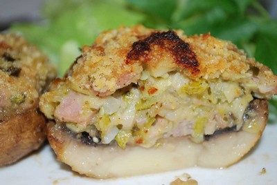 Champignons farçis aux courgettes, jambon et chèvre