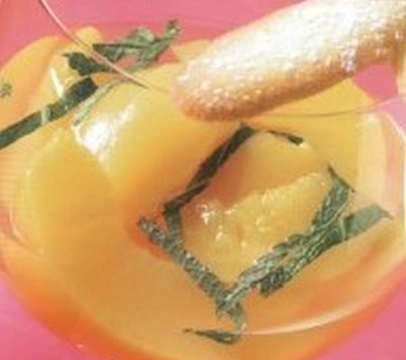 Soupe de pêches, infusion de verveine et langues de chat