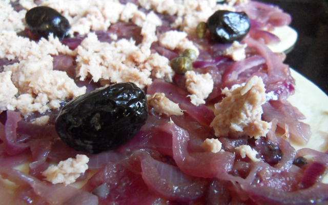 Pissaladière aux oignons rouges