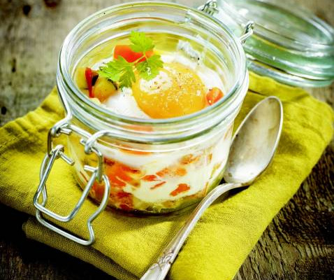 Œufs cocotte aux petits légumes du Sud et chèvre