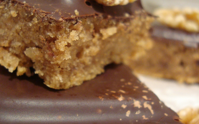 Carrés aux noix et coque au chocolat