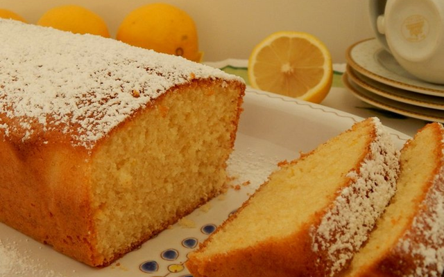 Gâteau au citron avec sorbet à la banane