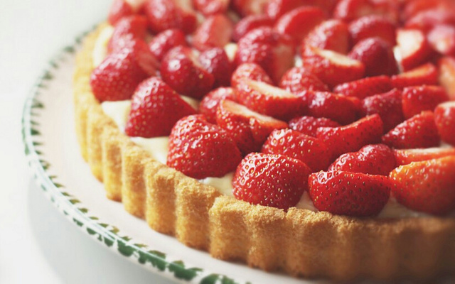 Charlotte au yaourt et aux fraises