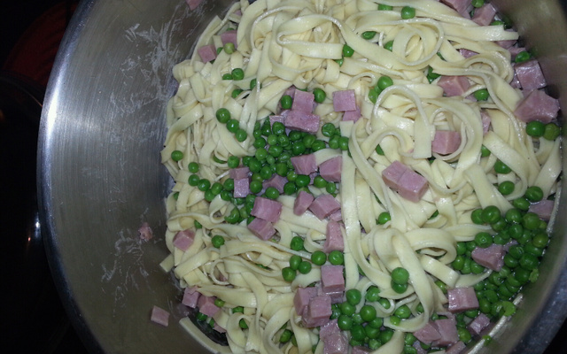 Tagliatelles aux petits pois et jambon