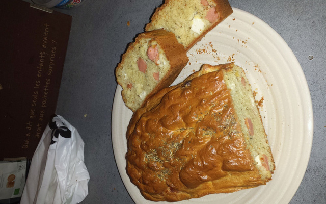 Cake aux saucisses et  feta