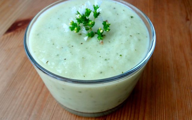 Soupe glacée aux concombres et menthe