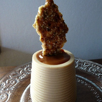 Pannacotta à la confiture de lait et sa nougatine croquante