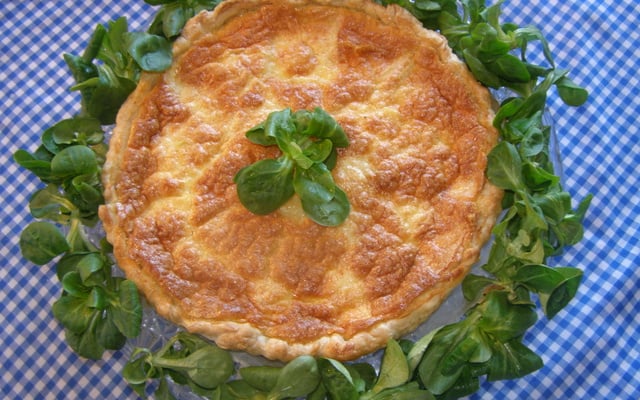 Quiche au Saint-Nectaire, pommes et piment d'Espelette