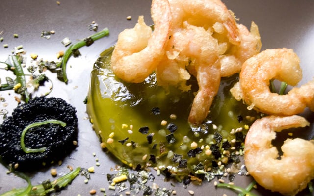 Tempura de crevettes, gelée au thé matcha