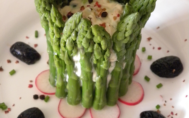 Charlotte printanière aux asperges et chèvre frais