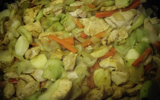 Emincé de poulet aux tagliatelles de courgettes