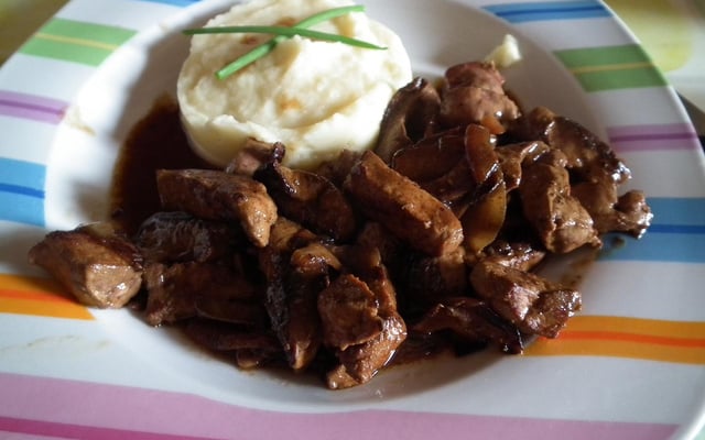 Foie de bœuf aux oignons caramélisés et Montbazillac