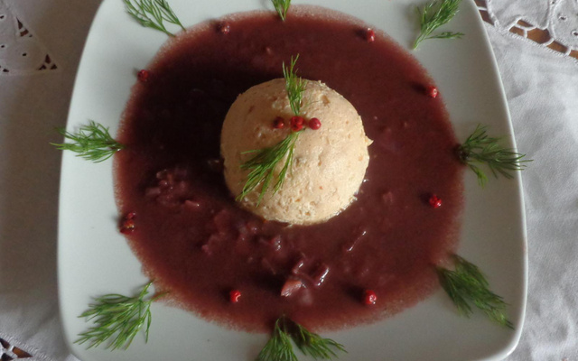 Mousseline de truite en flan au vin de Bourgogne