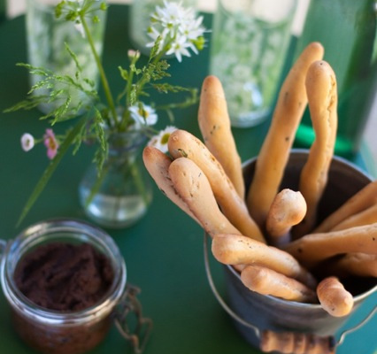 Gressins au petit épeautre, thym et tahin