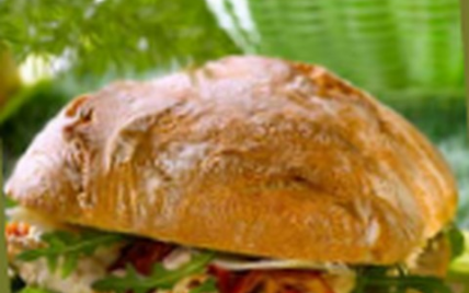 Petits pains à la mayonnaise, roquette, parmesan et piment d'Espelette