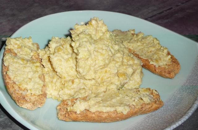 Tartines de purée de pois chiches au lait de coco - Photo par patata