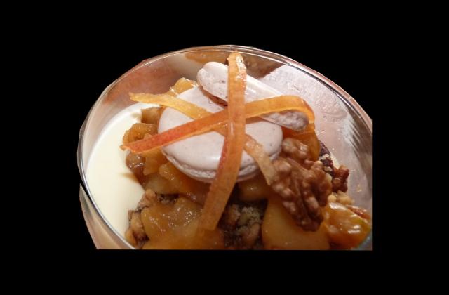 Verrines panna cotta, compotée de pommes et streusel aux noix du Périgord - carinette