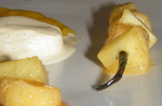 Banane et ananas vanillé, glace vanille et coulis de mangue - Photo par stephaniegr
