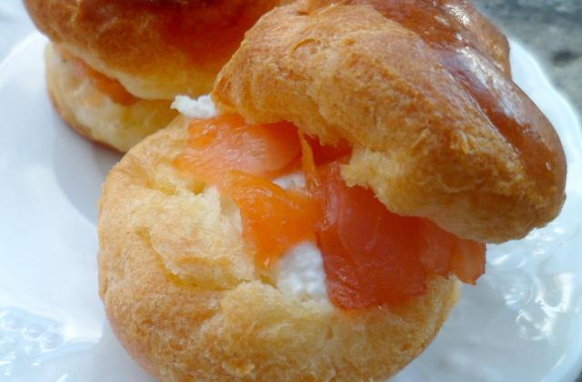 Petits choux Cottage Cheese et Saumon fumé d'Islande - Fourchette et Mascara