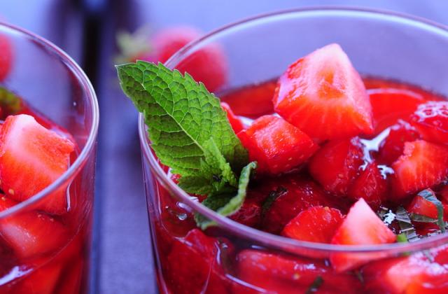 5 salade de fruits magnifiées grâce aux fraises - laures5