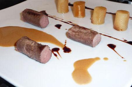 Cylindres de canard & poire pochée, sauce Roquefort façon Dukkah - Photo par benoitE9w