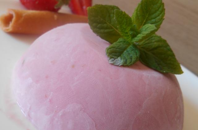 Glace à la fraise sans sorbetière - Photo par La cuillère aux mille délices