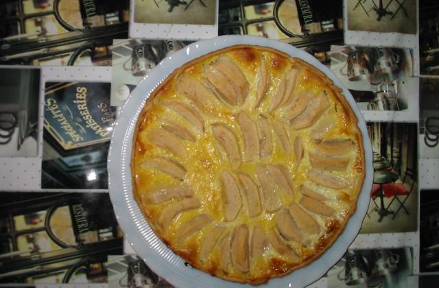 Tarte aux pommes sur lit de crème aux œufs - Photo par Jean354