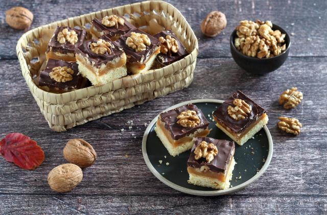 Carrés sablés au caramel, chocolat et Noix de Grenoble AOP - Photo par Silvia Santucci