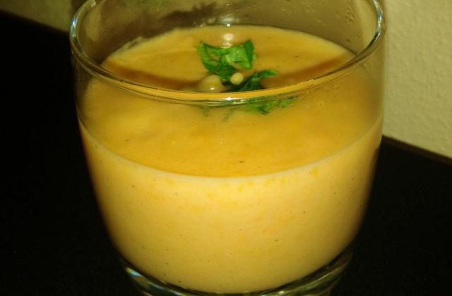 Velouté de carottes et pommes de terre au cumin et Saint morêt - Photo par oum zayneb