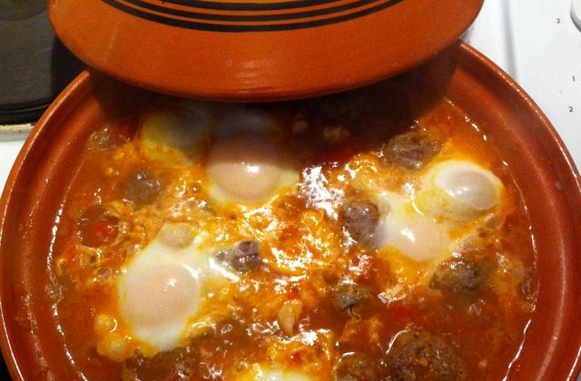 Tajine de kefta aux œufs traditionnel - Photo par stéfany82