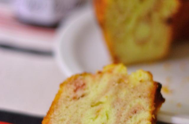 Gâteau rayures zébrées à la confiture de cerises griottes et au citron - Photo par Bonne Maman