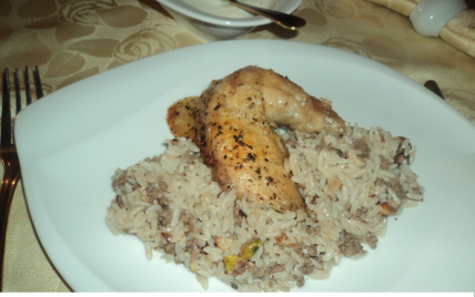 Poulet farci à la viande hachée riz et fruits secs (liban) - Photo par tsarin