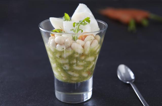 Salade de haricots blancs, cabillaud et pesto de roquette (en verrine) - Photo par Cassegrain