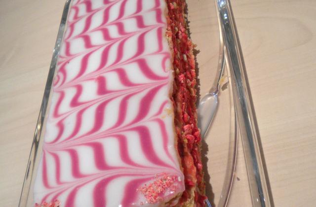 Mille-feuilles aux fraises et pralines roses - Photo par cyndier
