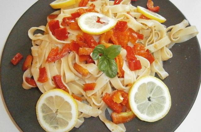 Tagliatelles aux poivrons et tapenade - delicesdunenovice