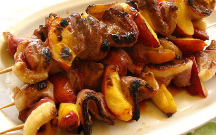 Brochettes de canard au miel et aux pêches - Photo par sherau