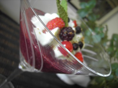 Gaspacho de fruits rouges et spéculoos, espuma de menthe - Photo par Nuage de Lait