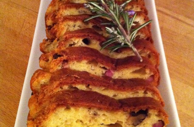 Cake aux lardons, chêvre et noix - Photo par ca croustille