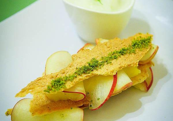 Tuiles (sans gluten) lemon curd, nectarines et sorbet basilic - Photo par Marcia Tack ses influences culinaires