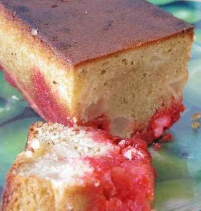 Cake aux poires et aux pralines roses - Photo par beabon