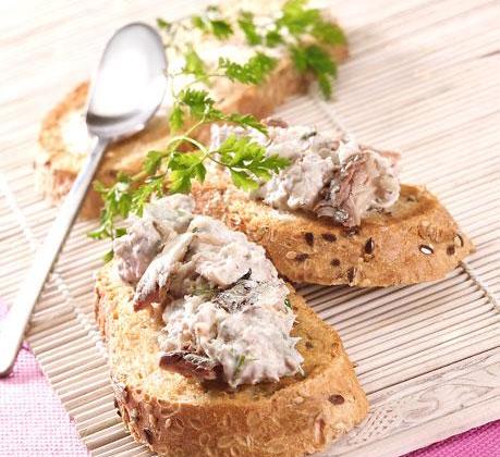 Toasts de rillettes de filets de sardines citron basilic - Photo par Saupiquet