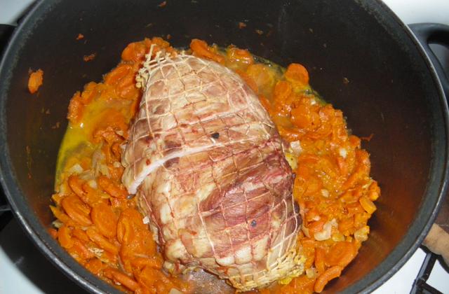 Douceur de porc au pruneaux, et ses carottes fines parfumées au cumin - Photo par marieg8