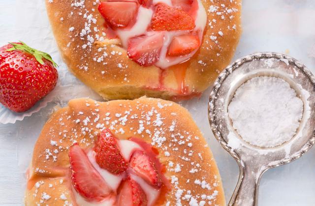 Brioches aux amandes et fraises - 750g